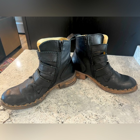 Rovers low heel bootie - Picture 3 of 5